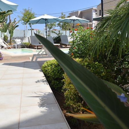 Four Seasons Homes สตาโลส ภายนอก รูปภาพ
