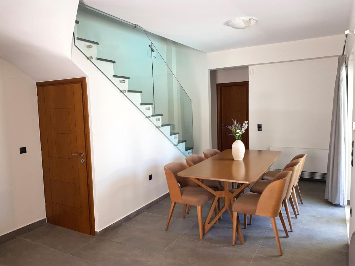 Four Seasons Homes สตาโลส ภายนอก รูปภาพ