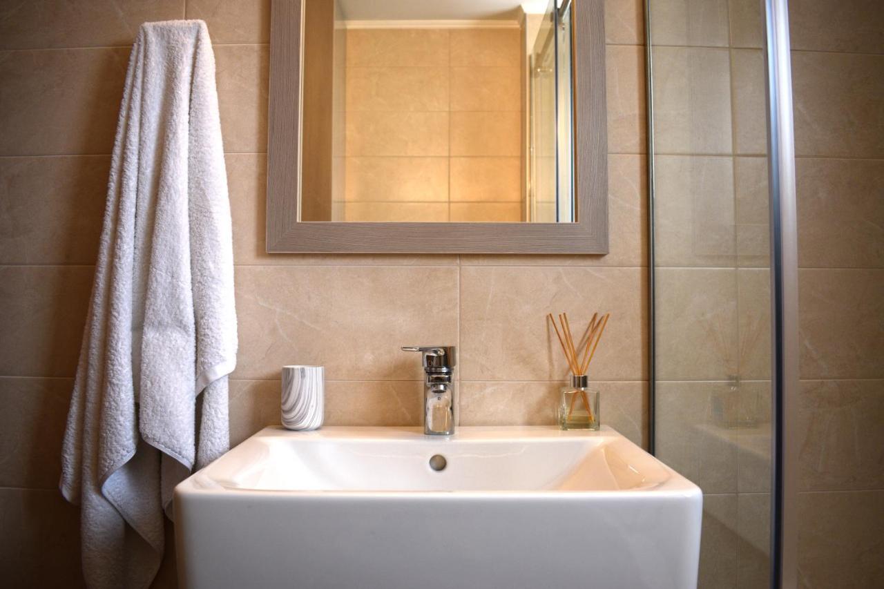 Four Seasons Homes สตาโลส ภายนอก รูปภาพ